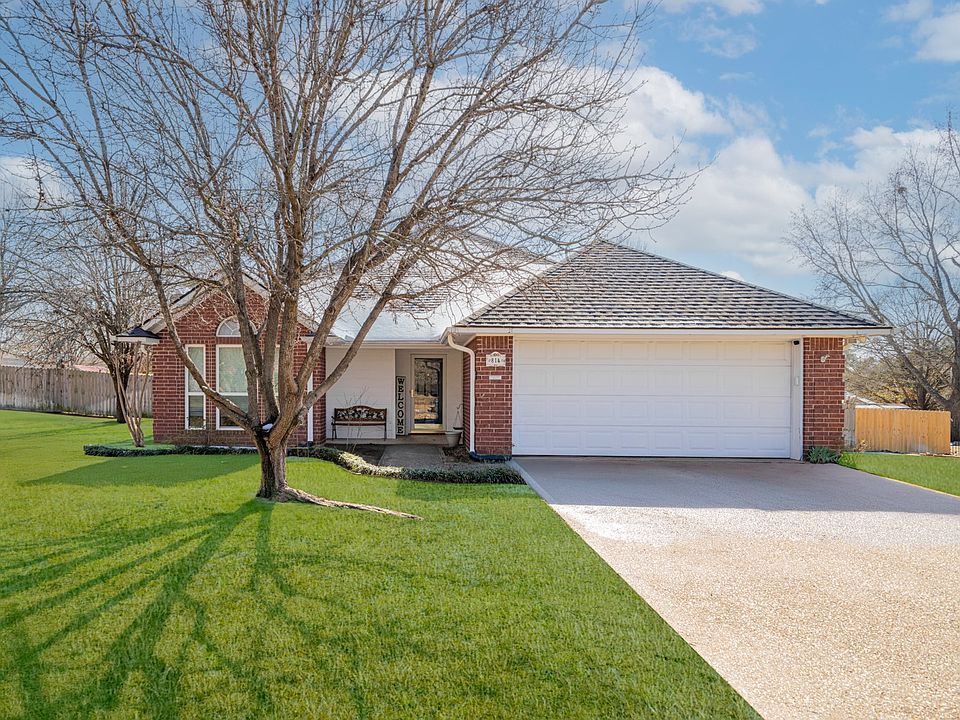 1st image of 814 Braewood Cir