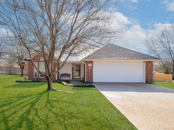 814 Braewood Cir, Lindale, TX 75771