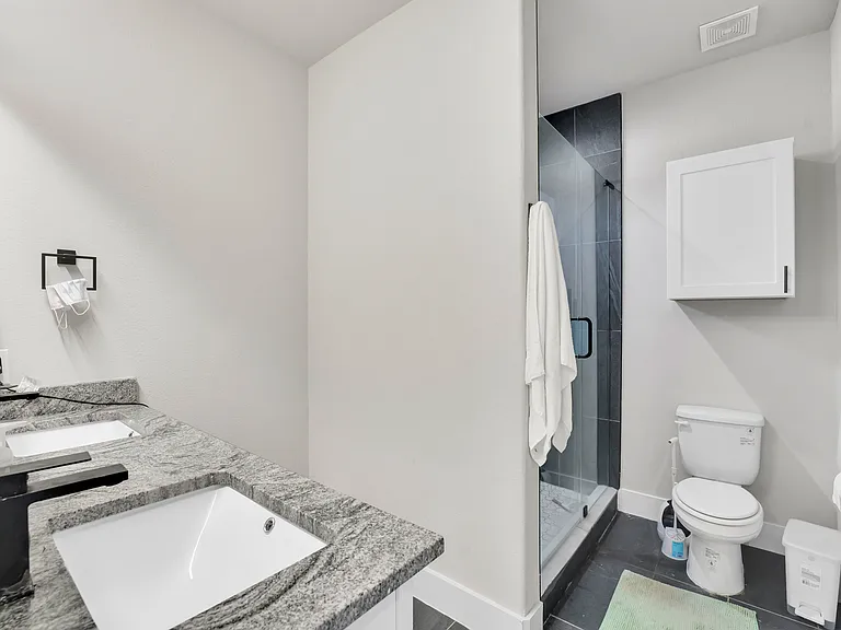 4621 Collins Ave — Photo 24