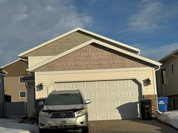 2555 54th Ave S, Fargo, ND 58104