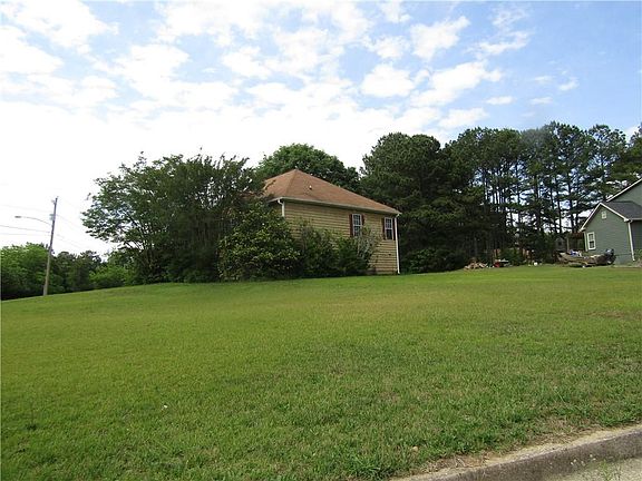 3rd image of 1322 Cooper Rd
