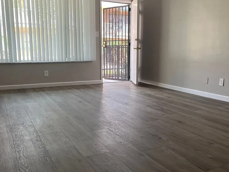 3904 Gibraltar Ave — Photo 2