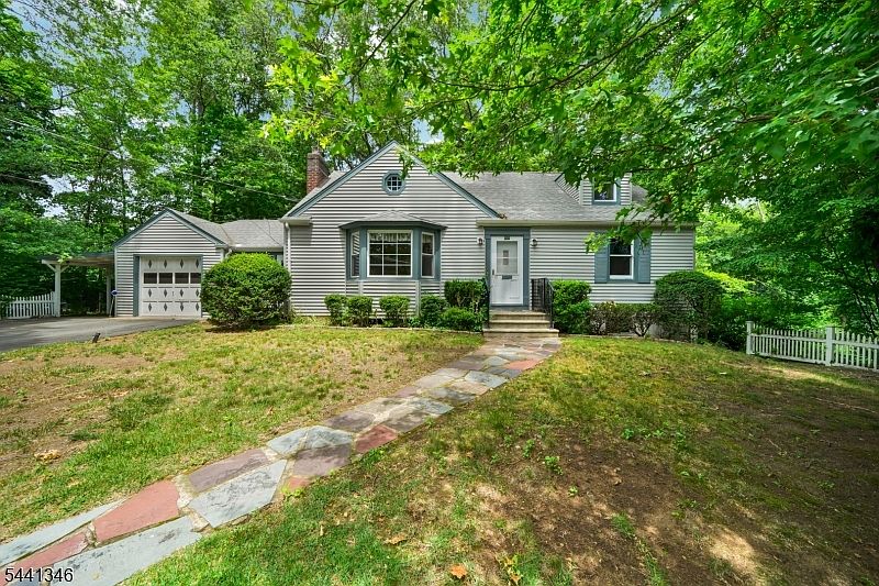 1st image of 24 Lakeside Dr