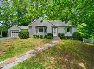 24 Lakeside Dr, Boonton, NJ 07005
