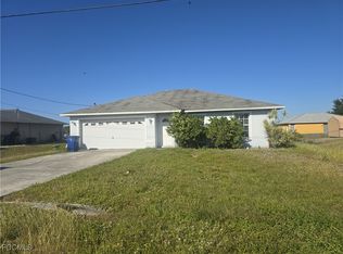 716 Rue Labeau Cir, Fort Myers, FL 33913