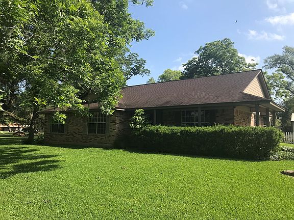3rd image of 319 Wildwood Dr