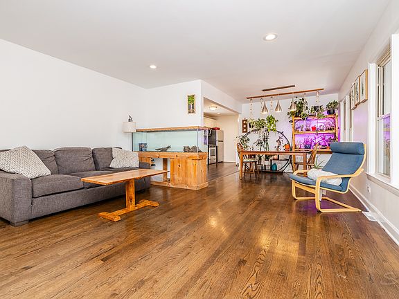 3rd image of 4653 N Kennicott Ave
