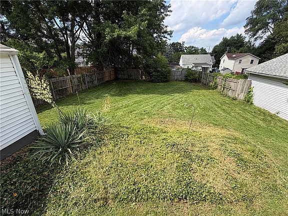 4th image of 1385 Niagara Ave