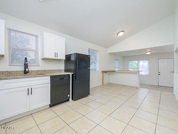 3rd image of 1355 Woodward Ave