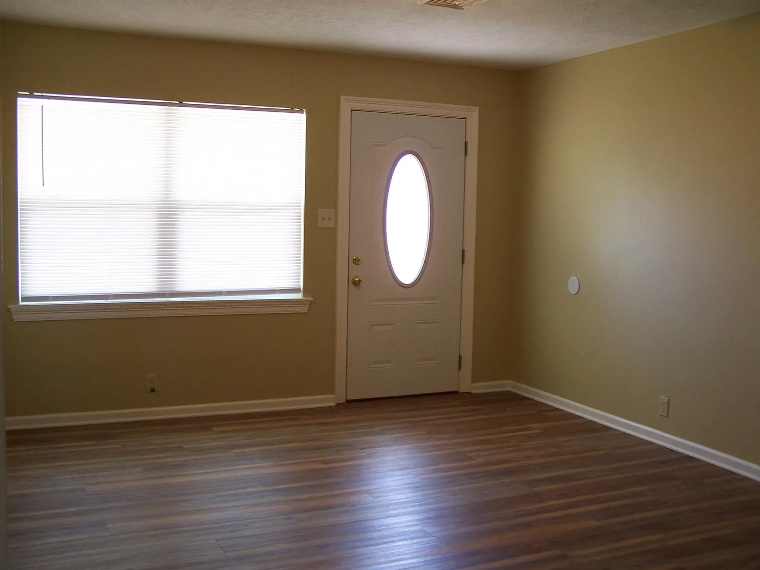 3 bed, 1436 sqft, $1,600 — Photo 3