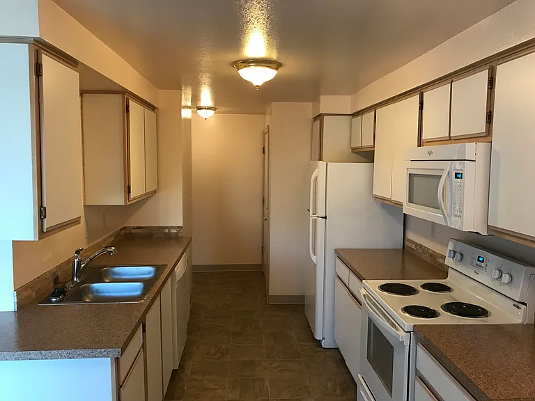 McNary Heights Apartments — Photo 22