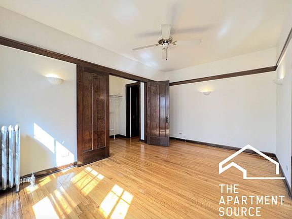 2nd image of 822 W Waveland Ave #29