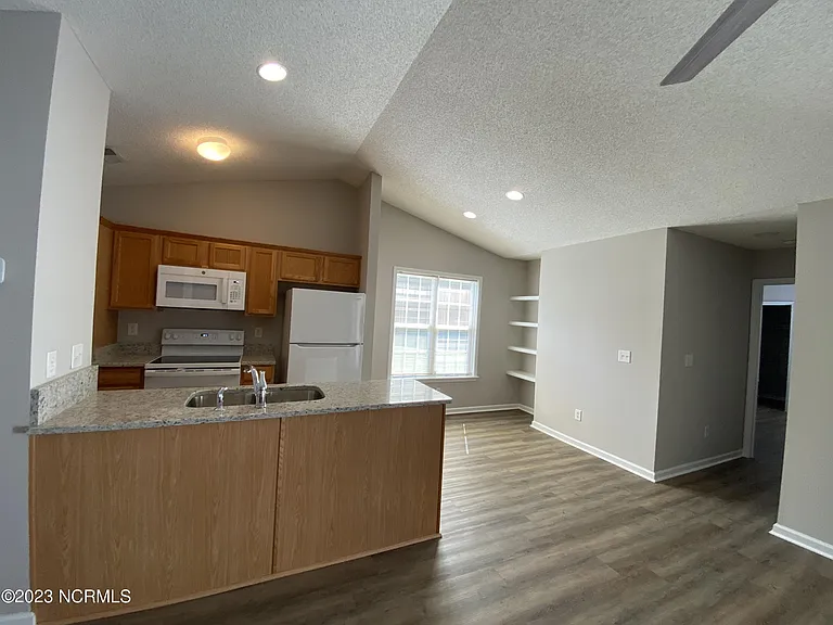 4225 Elizabeth Ave — Photo 20