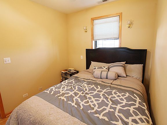 2nd image of 1400 N Ashland Ave #3R