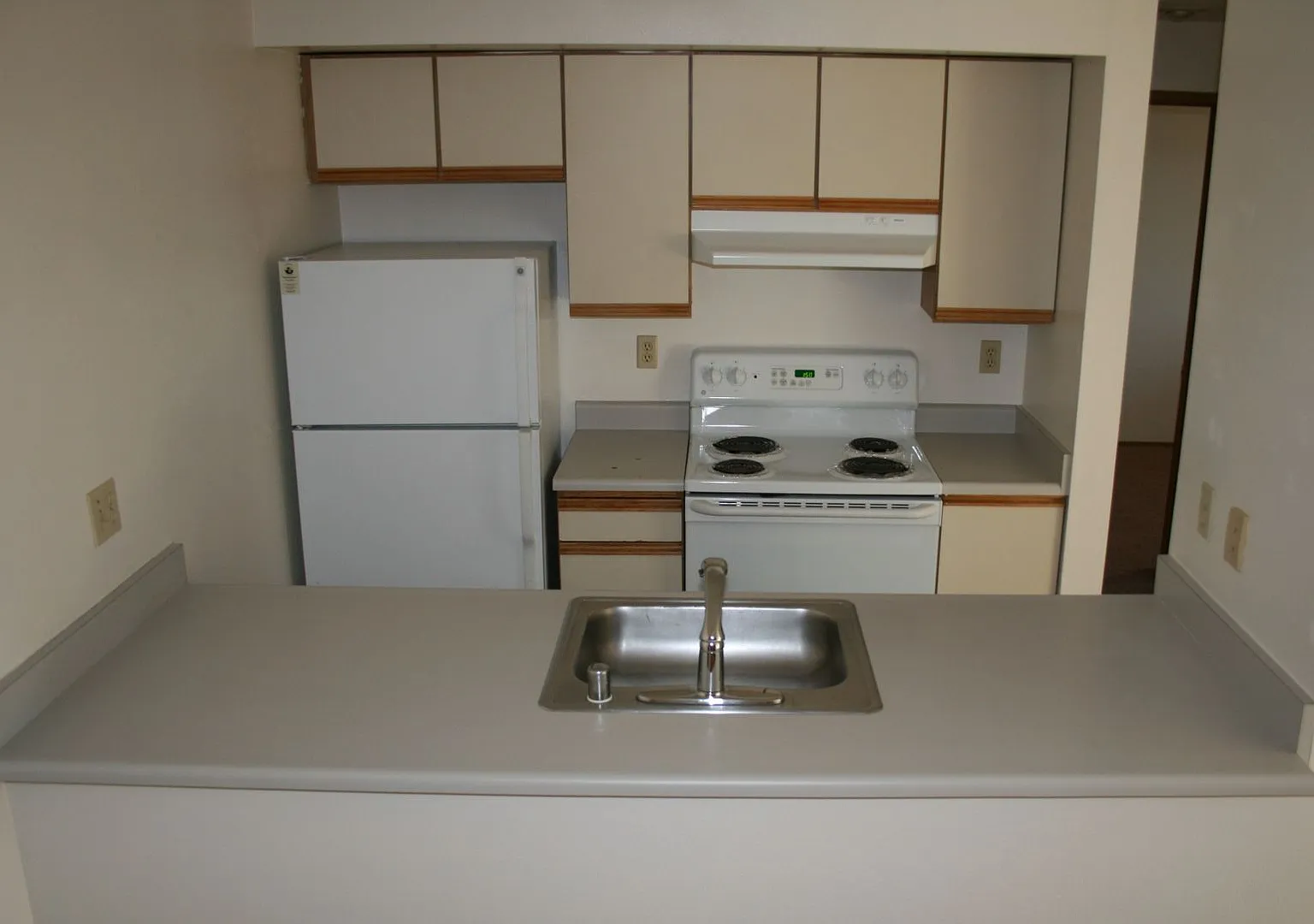 Adams Court Apartments — Photo 4