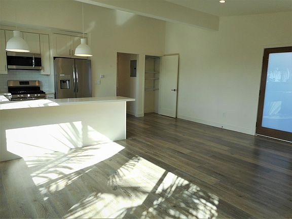 4th image of 312 Calle Miramar