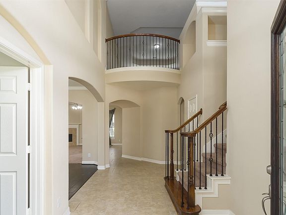 4th image of 1012 Catania Ln