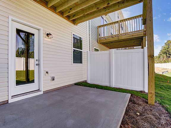 Photo representation of the Harmony plan. Colors, finishes and options will vary.