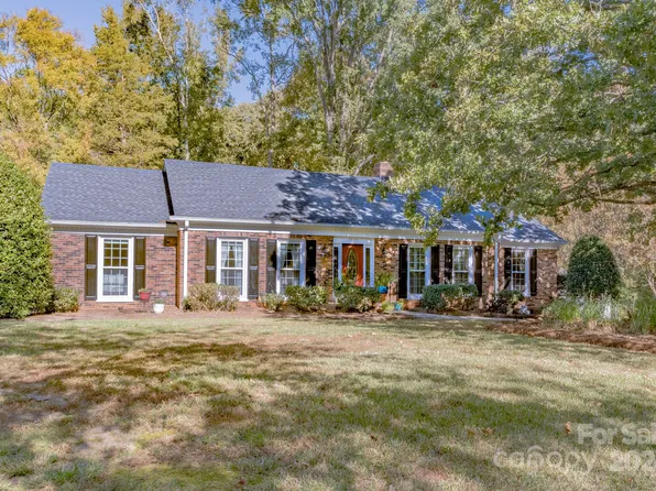 2936 Hinsdale St, Charlotte, NC 28210