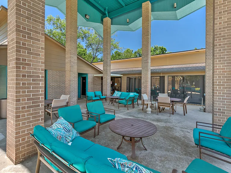 Bayou Oaks Apartments — Photo 22