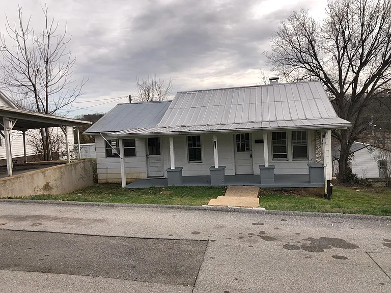 111 Bayberry St — Photo 2