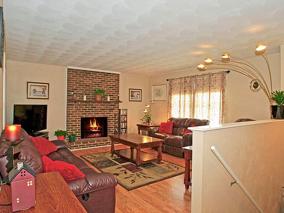 4th image of 7203 Twin Forks Dr