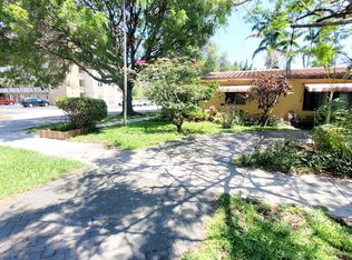 1124 NE 7th St, Hallandale Beach, FL 33009