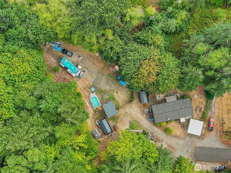 3rd image of 121 NE Little Mission Creek Lane