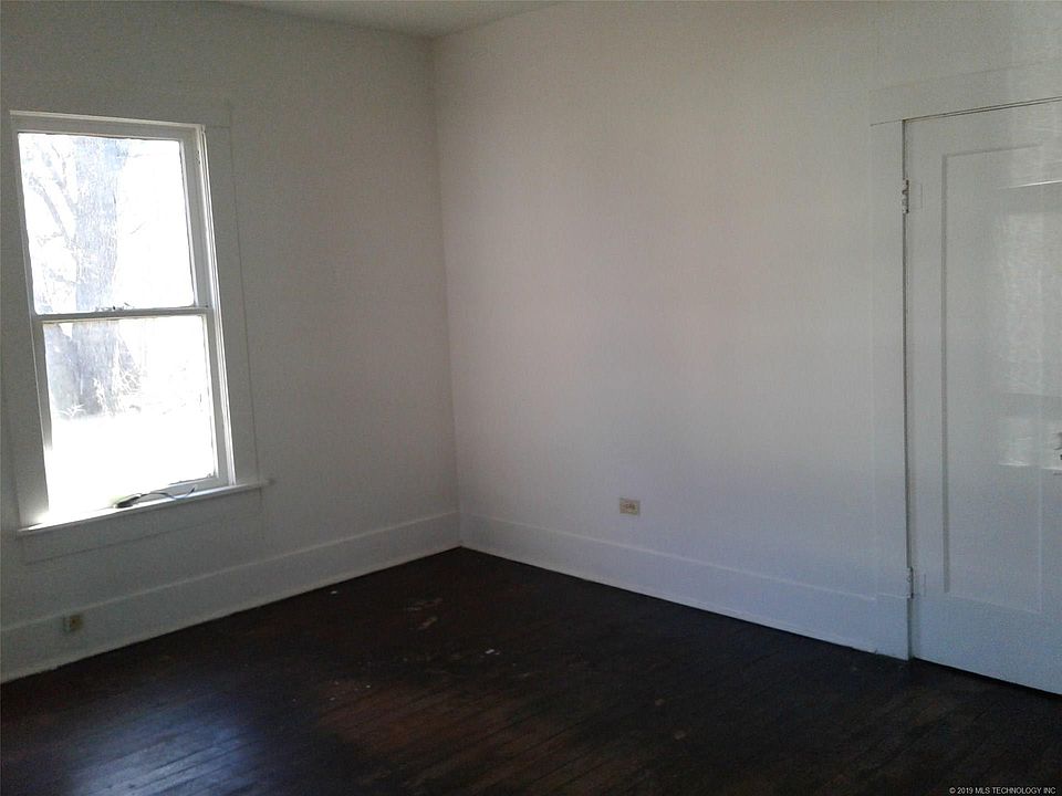 2nd image of 224 8th Ave NW