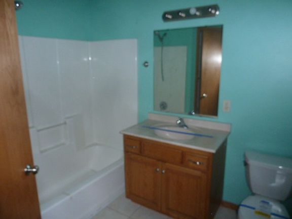 5th image of 604 Broadway Ave S