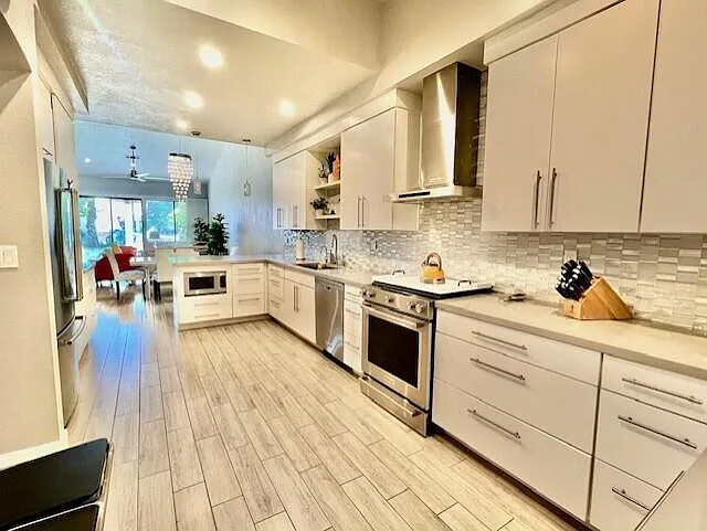 2 bed, 2.5 bath, 1517 sqft, $5,500 — Photo 2
