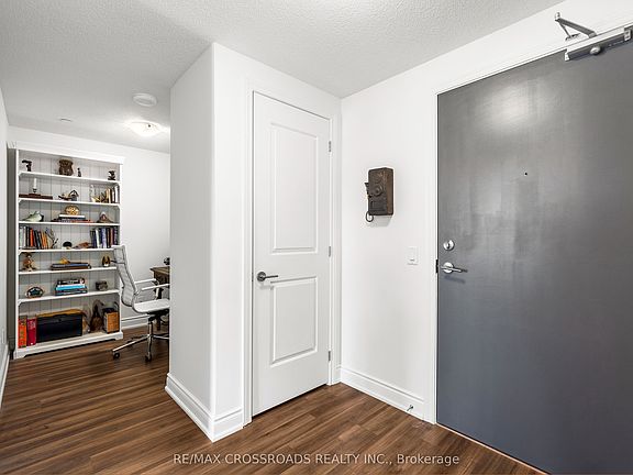 5th image of 9618 Yonge St #Townhouse 102