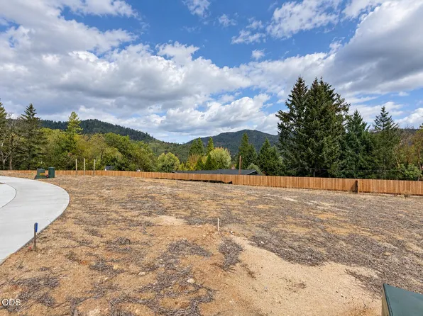230 NW Stark Way Lot 4, Grants Pass, OR 97526