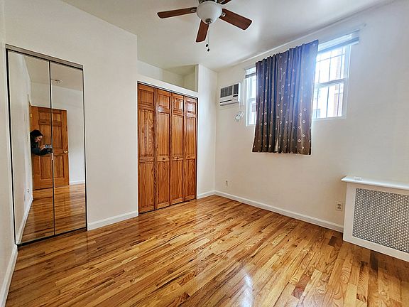 4th image of 207 Leonard St #1A