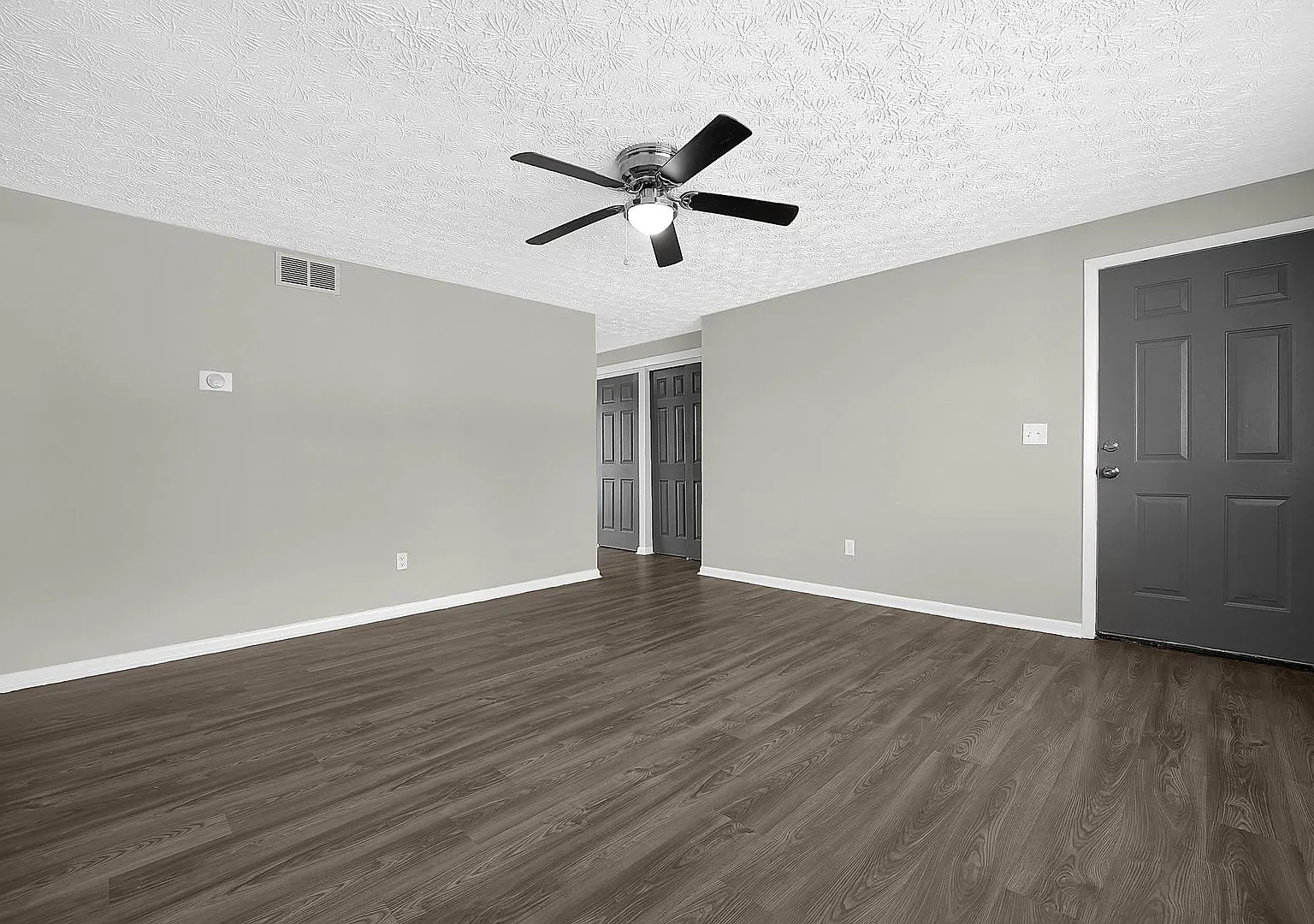 841 Kingsford Rd — Photo 2