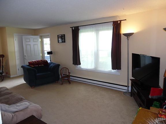 3rd image of 611 N Metts St