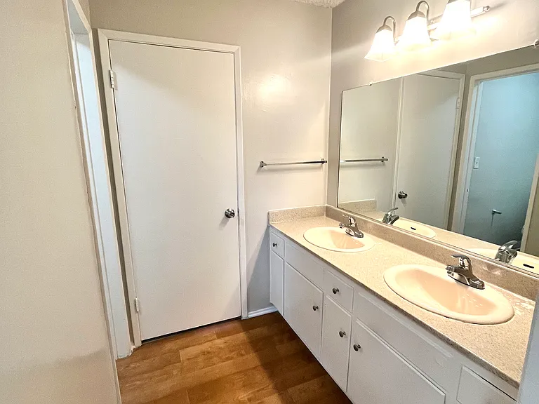 VILLA SANTA FE APARTMENTS — Photo 36