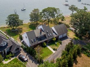 176B Bay Ave E, Hampton Bays, NY 11946