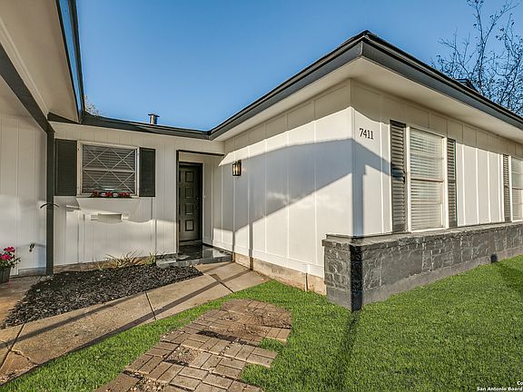 3rd image of 7411 SINGING BROOK DR
