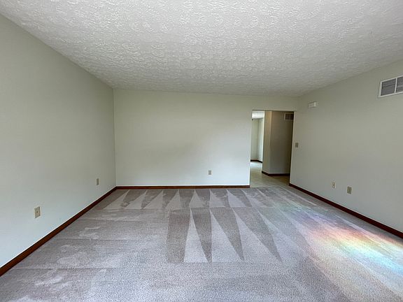 4th image of 816 Woodsedge Dr #816