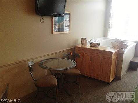 3rd image of 4527 Dowling St #18
