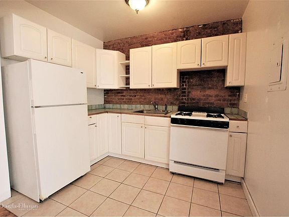 3rd image of 2035 3rd Ave APT 2