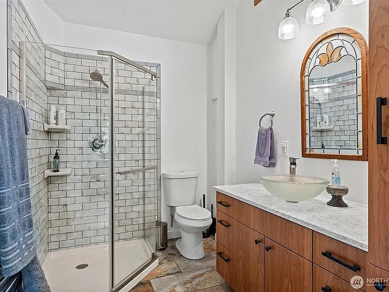 231 Benton St — Photo 12