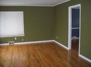 35103 Grove Dr, Livonia, MI 48154