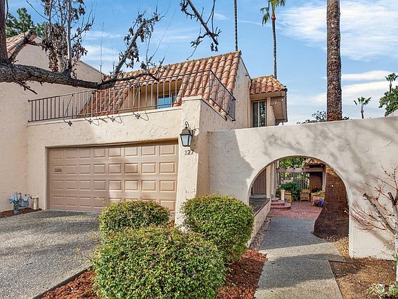 2nd image of 227 Casitas Bulevar