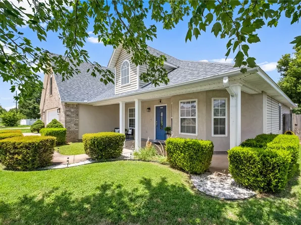 1011 W Green Acres Pl, Rogers, AR 72758