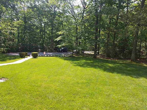3rd image of 12 Lakeview Dr