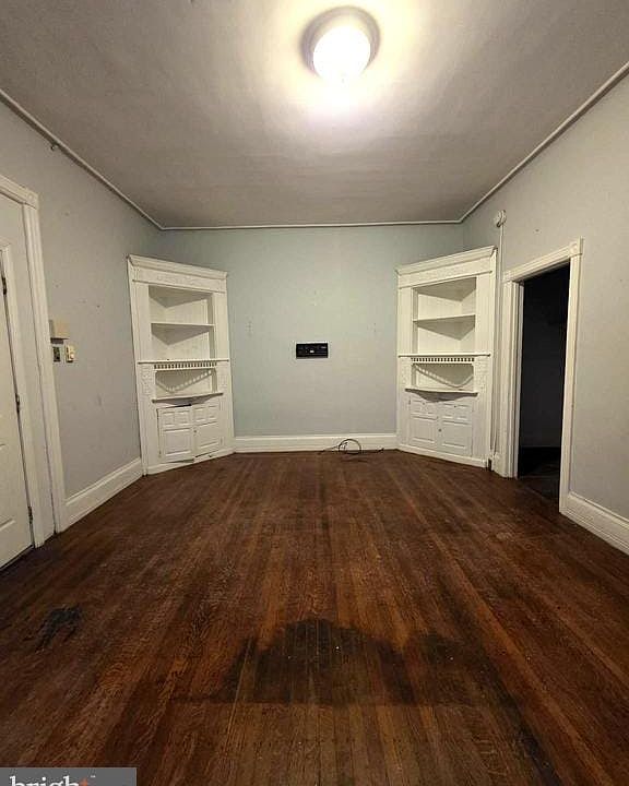 1st image of 4718 Cedar Ave Floor 1
