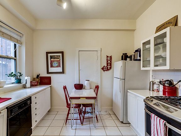 Charming bright kitchen 