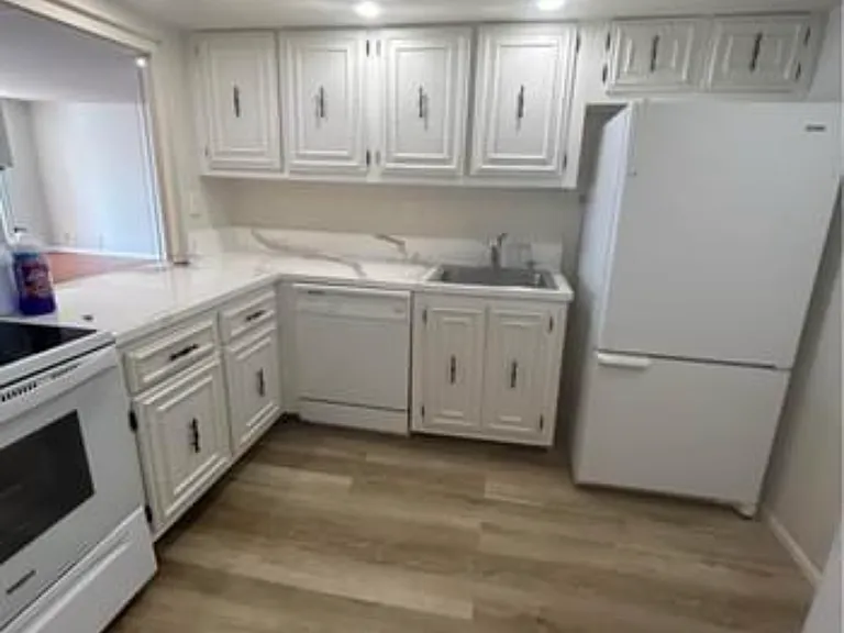 800 Parkview Dr #406 — Photo 12